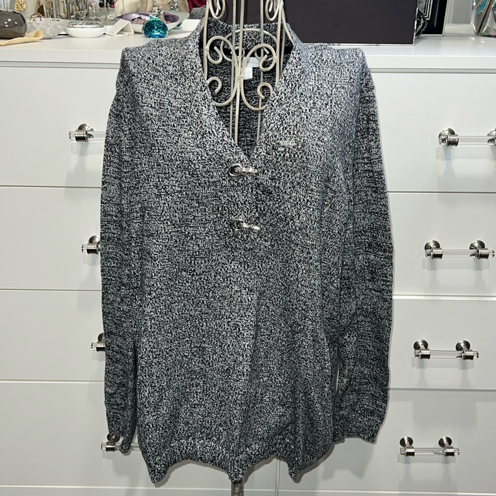 Charter Club v-neck sweater with ribbed cuffs, size L